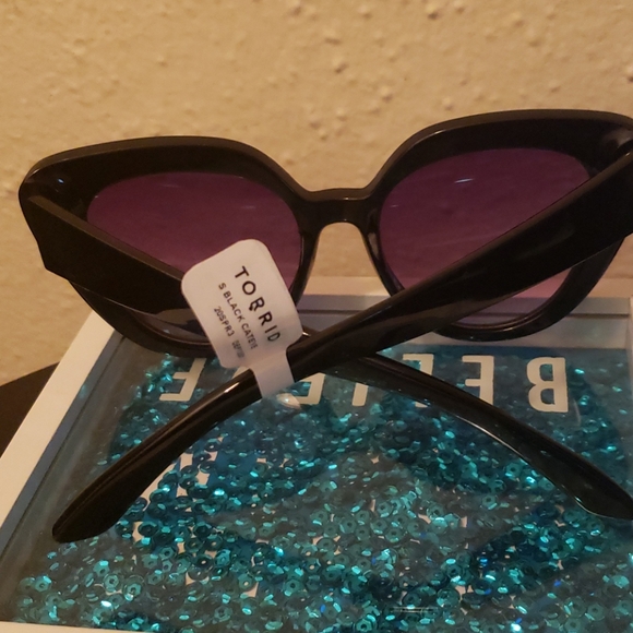 Black cateye sunglasses - Picture 3 of 3